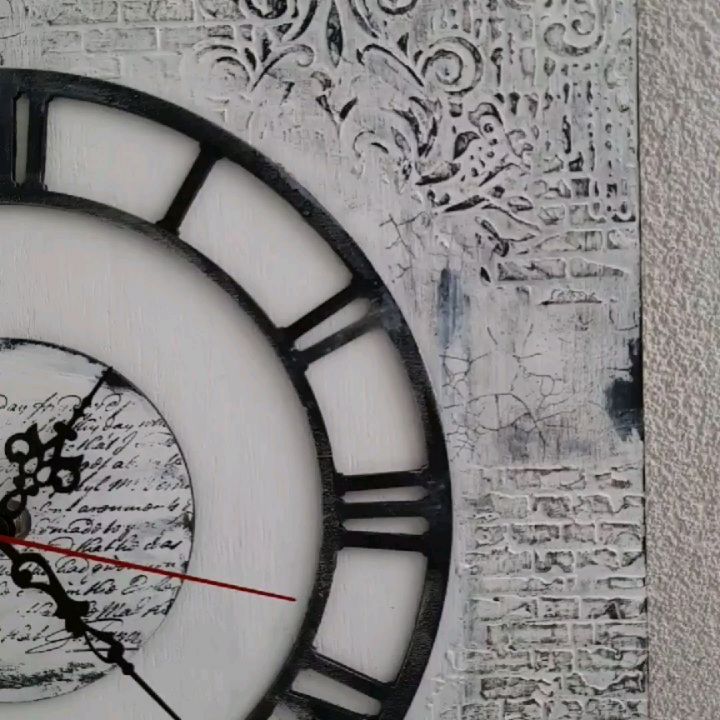 Татьяна Клименко в LOOKY. #mixedmedia,#mixmediaart,#часы,#часынастенные,#подаркиобнинск,#сувенирыобнинск,#монохром,#лофт. Часы без названия. #...