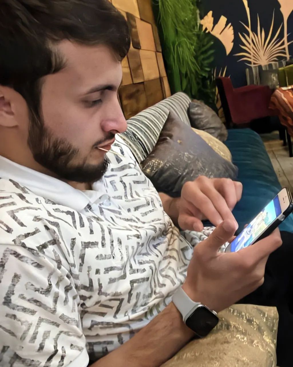Просто оставлю тут.
Фотограф тоже красавчик
знает свое дело 😎👍

Цитату тоже добавлю какую нибудь...

"Кто хочет делать - ищет способ, кто не хочет - ищет причину"

  Сократ