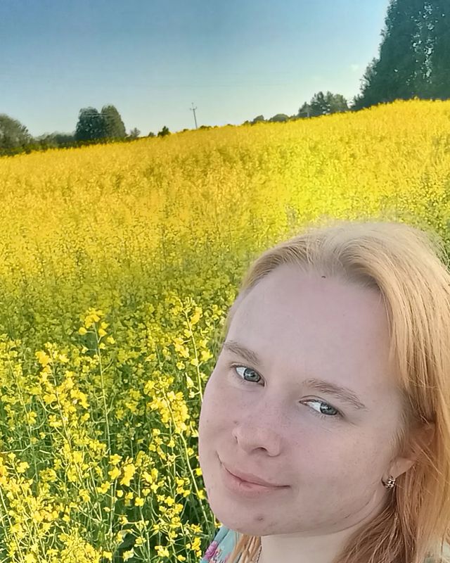 viktoriiakoltunova в LOOKY. . Жёлтый фон