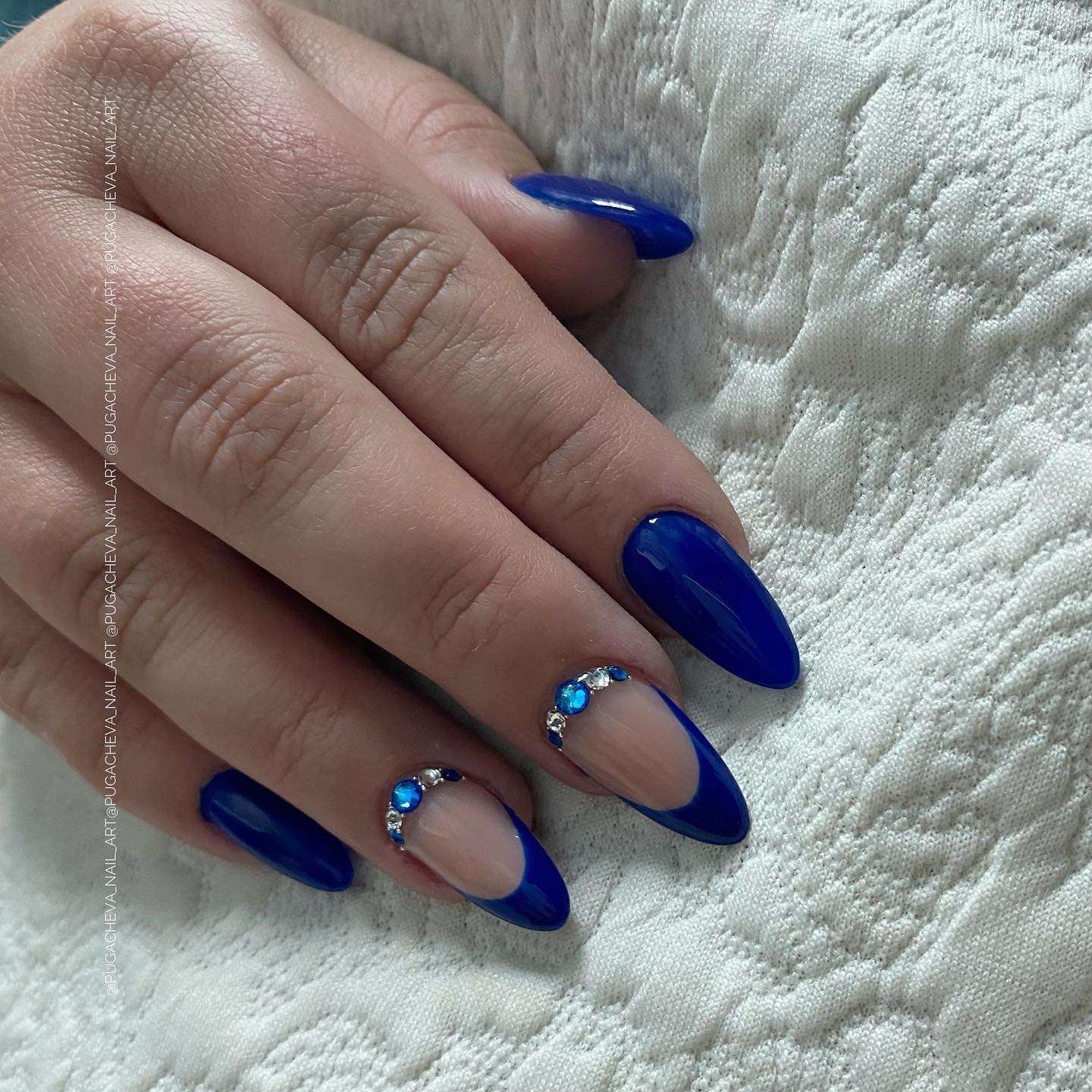 pugacheva_nail_art в LOOKY. #ручнаяроспись,#росписьногтей,#укреплениегелем,#укреплениеногтей,#покрытиегельлаком,#маникюр,#новомомосковск,#красотаспасетмир,#инкрустация,#инкрустацияногтей,#инкрустациястразами,#pugacheva_nail_art. 💙

________________...