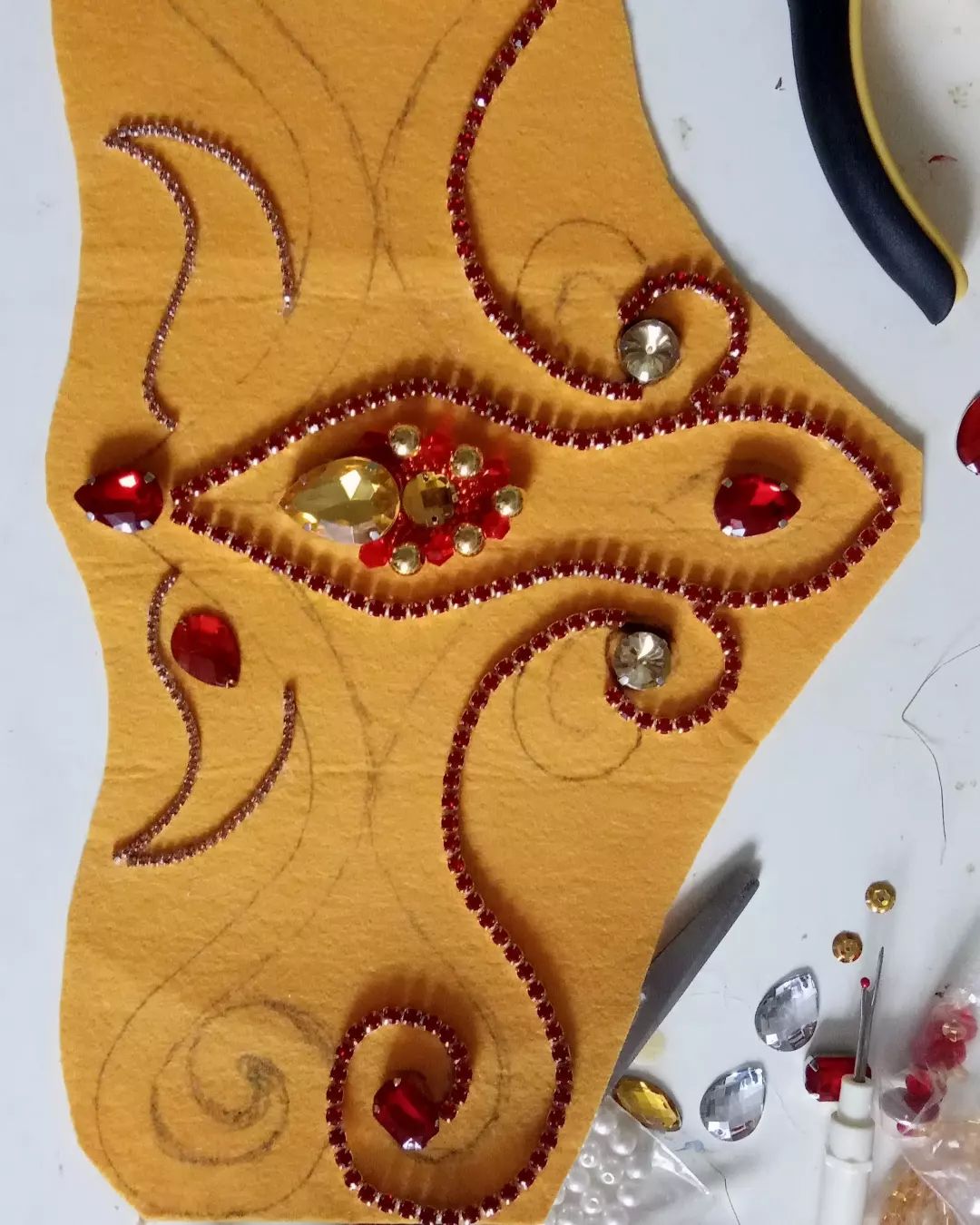 Вояю красоту) #hendmade#cosplay#рожки#craft#ручнаяработа #kawaii#бисер#блеск#art