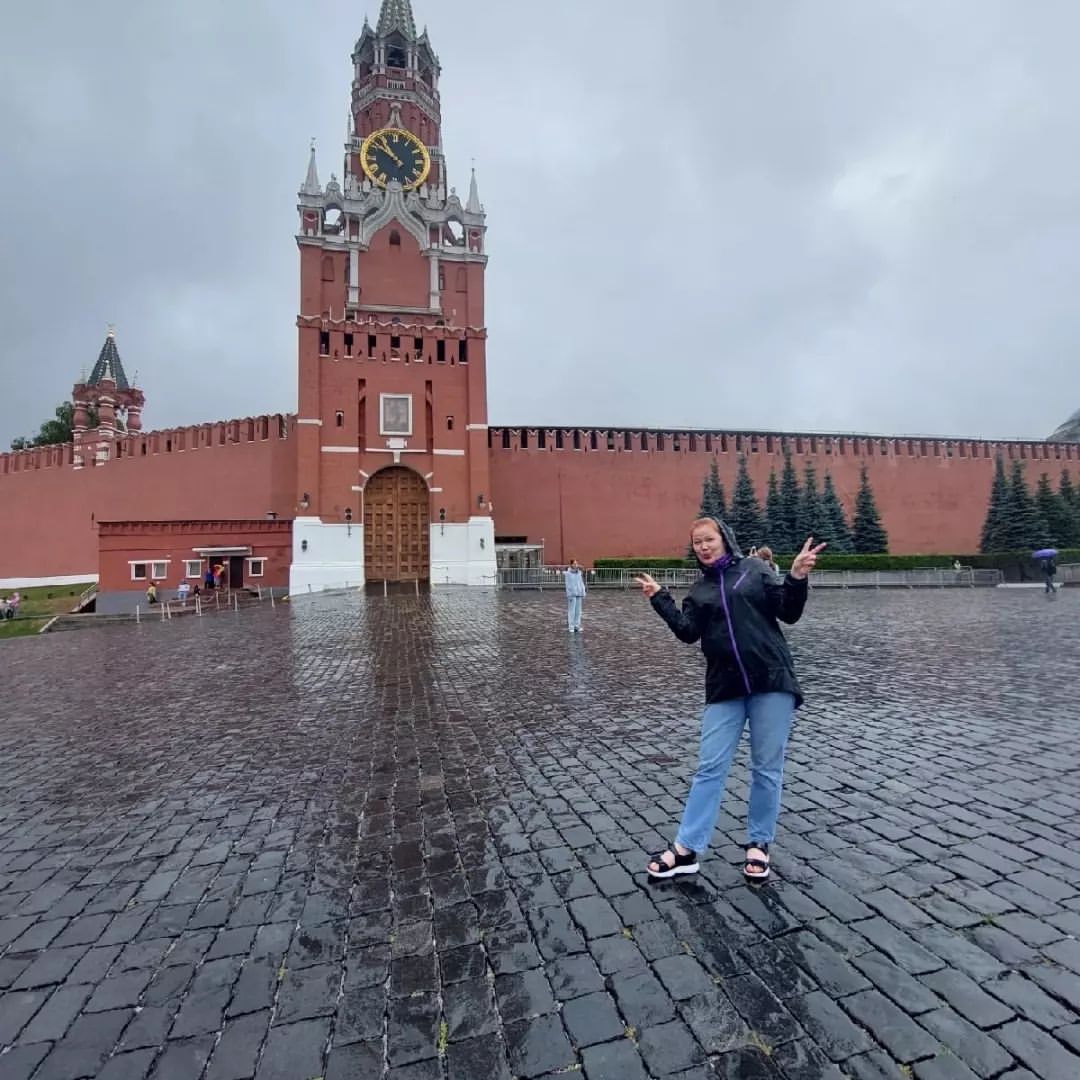 Москва нас встретила дождём, но день прошло не зря👍 уставшие и с массой впечатлений мы отправляемся дальше в путешествие, и уже завтра утром будем гулять по улицам Питера😍
@dianchik4