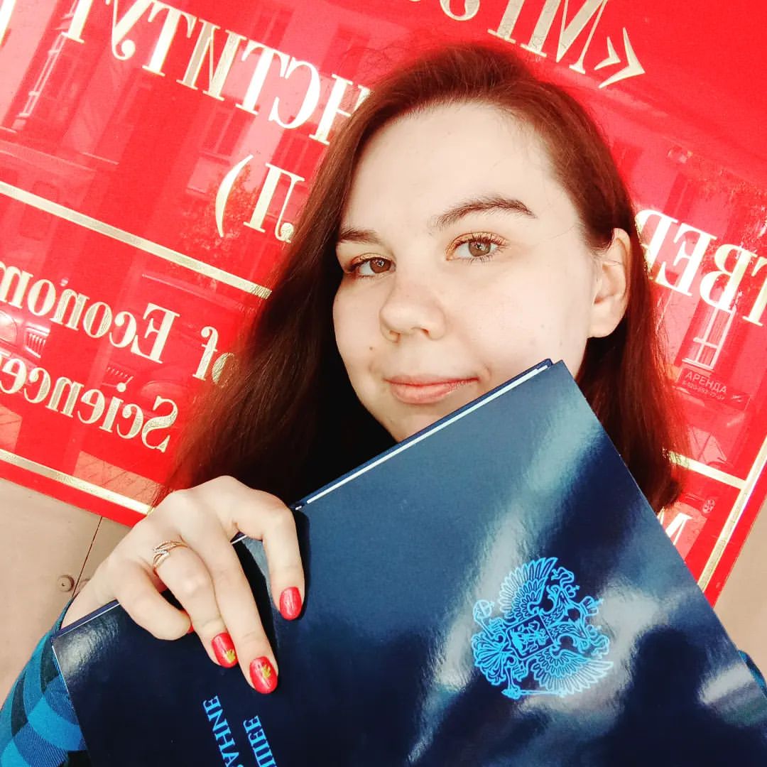 Да! Я это сделала! 5 лет позади и теперь можно идти дальше 😁 

Высшее образование открывает множество дверей? Возможно, но самое главное найти нужную дверь. 

Когда только-только поступала, я даже не задумывалась о том дне когда придёт точка завершения данного пути. Казалось, что эти пять лет это так много и за эти годы можно горы свернуть, чему-то научиться по мимо Института. По факту же пять лет пролетели, как один миг.

Да не спорю были сложные моменты от которых болела голова, но даже это показывало, что моя группа и я в частности можем преодолеть все вне зависимости от того, что нас ожидало на пути.

Экзамены и зачёты, курсовые и диплом, государственный экзамен я это прошла, как и мои одногруппники с гордо поднятой головой.

А ещё хочется сказать спасибо вам девочки которые давали мне хороший пинок чтобы завершить и получить заветный диплом 🤣 без вас ни чего не вышло бы! 

Спасибо вам @risha_pozharskaya, @klkv_aa_ спасибо вам девочки вы лучшие ❤️💜💖🌹🌹🌹🌹🌹

Все теперь можно спокойно выдохнуть и найти новую цель к которой я пойду до победного конца. 

Один путь завершён, но другое путешествие только начинается 😎