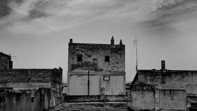 reydleyph в LOOKY. #bwphotography,#bw_fotooftheday,#bnwphoto,#bnw_catalonia,#revistanegromundo,#bnw,#bnw_detaillovers,#bnw_captures,#bnw_planet,#urban,#qva_photographs,#qva_photographers,#fotografía,#fotografiacallejera,#fotografiando,#cubaenfotos,#streetphotos,#blancoynegrofotografia,#artwork,#artweb,#newpost,#artvisual,#newnew,#paisaje,#artwork,#art,#momentsinbnw. Tejados fílmicos
.
....