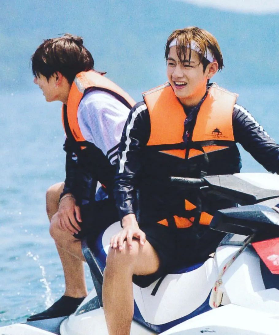 bangtan_boys_a.r.my в LOOKY — фото 3