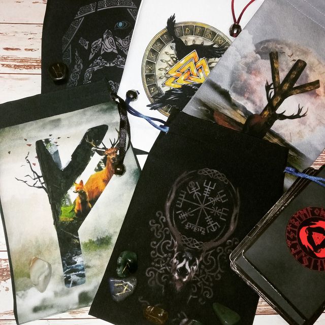 svetlanasoulo в LOOKY. #runes,#magic#руны#длярун#наборырун#мешочкидлярун#сакральныезнания. Мешочки для хранения...