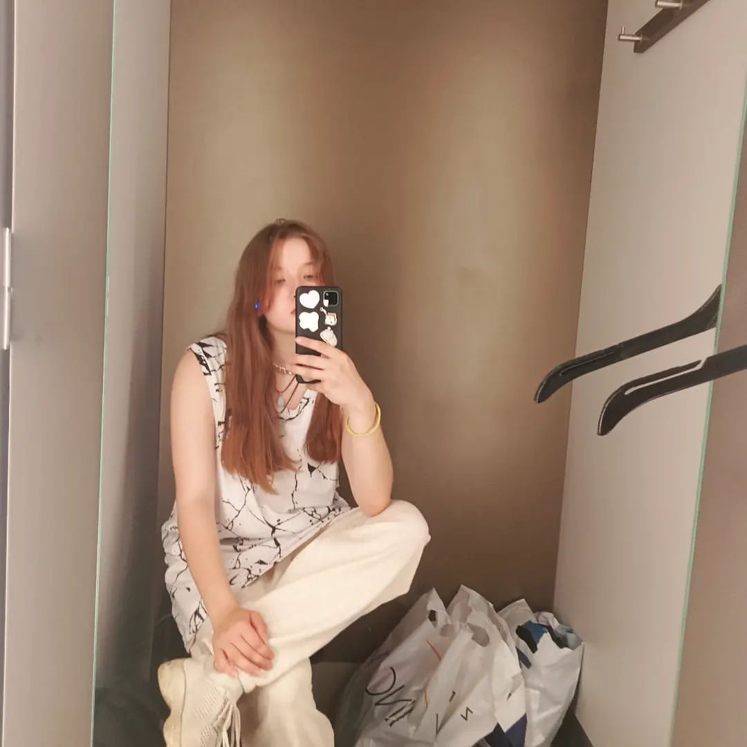verkhovova_33 in LOOKY. . 🖤🤍
Shopping is the...