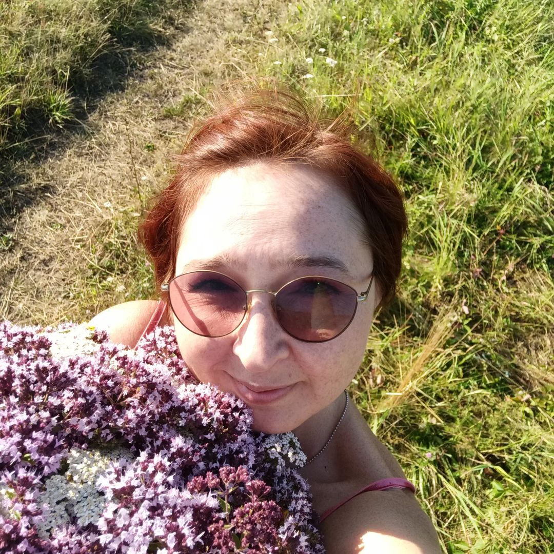 Солнце,небо,запахи душицы и полыни... Хочется наполниться всем этим до краев и наслаждаться потом долгими зимними вечерами в ожидании новых прекрасных моментов под названием Лето☀☁🌿