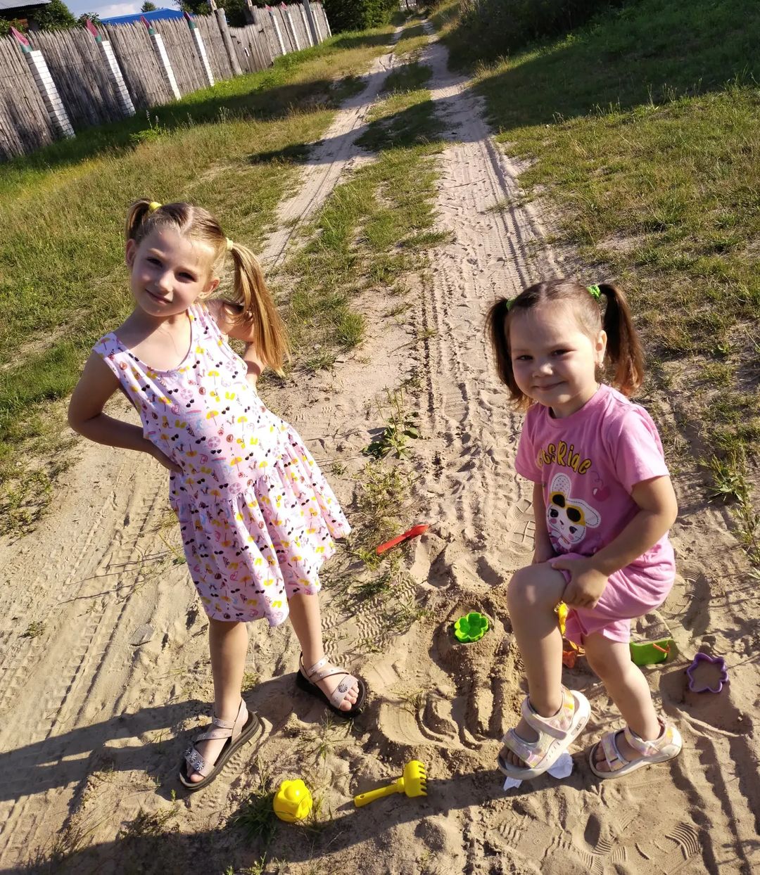 Вторая неделя отпуска прошла в родной деревне с моей дочуркой и племяшкой 🥰
Мои вредные девчули 💋