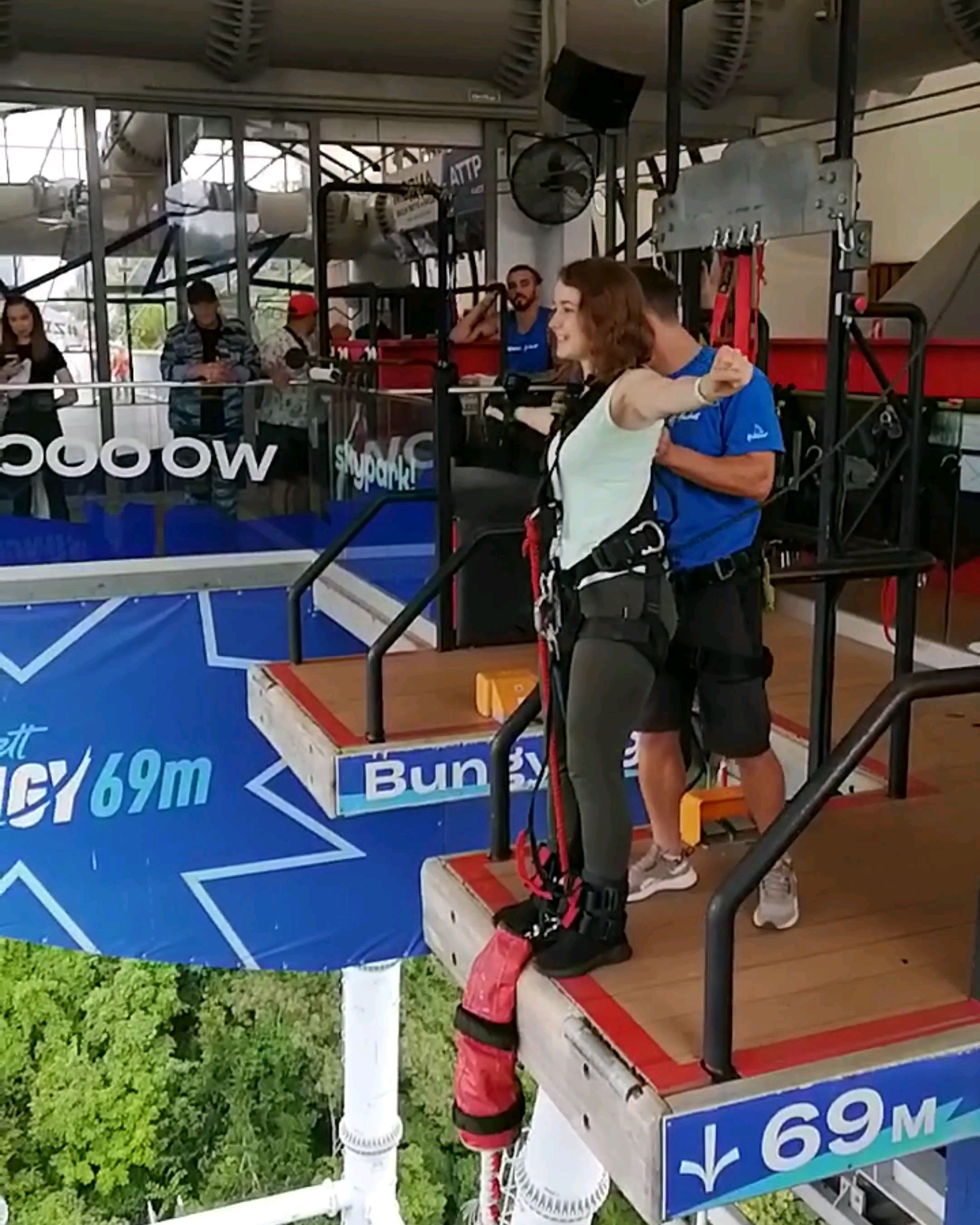 vibeika_ в LOOKY. #life,#sky,#jump,#bungeejumping,#adrenaline,#Sochi,#SKYPARK. 69m 
Кайф!
Мощнейшая...