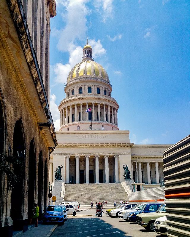 reydleyph в LOOKY. #fotomundo,#fotografía,#photography,#artwork,#art,#cubanphotos,#havana,#habana,#capital,#viajes,#travelphotography,#instapic,#instainspiration,#f4f,#instagood,#streetphotos,#shoutouts,#fotografiando,#fotografiamovil,#liker,#likesforlike,#trending,#tendência,#l4l. Toma de hoy, el ambi...