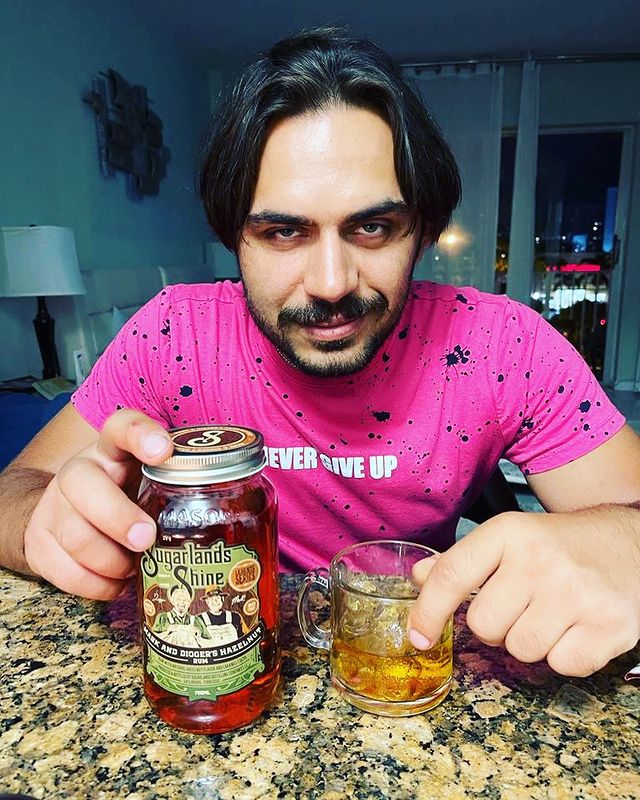 il_alexey в LOOKY. #hazelnutrummoonshine,#hazelnutrum. Томный взгляд, хмель...