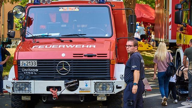 tschernawzew в LOOKY. #jena,#feuerwehr,#feuerwehrjena,#straßenfest,#helden,#heldenjena,#sonntag,#tagderoffenentür,#tagderoffenentürjena,#auto,#feuerwehrauto,#fest,#feuerwehrfest,#jenalichtstadt. Tag der offenen Tür ...