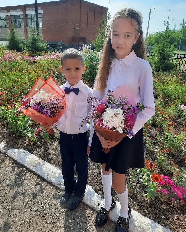 reginochka.shayakhmetova в LOOKY. #АнелияРузилевна,#РавильРузилевич,#школа,#1сентября,#ученьесвет,#грыземгранитнауки,#безнаукинетинтернета. Школа📚🔔 Версия 2.4...