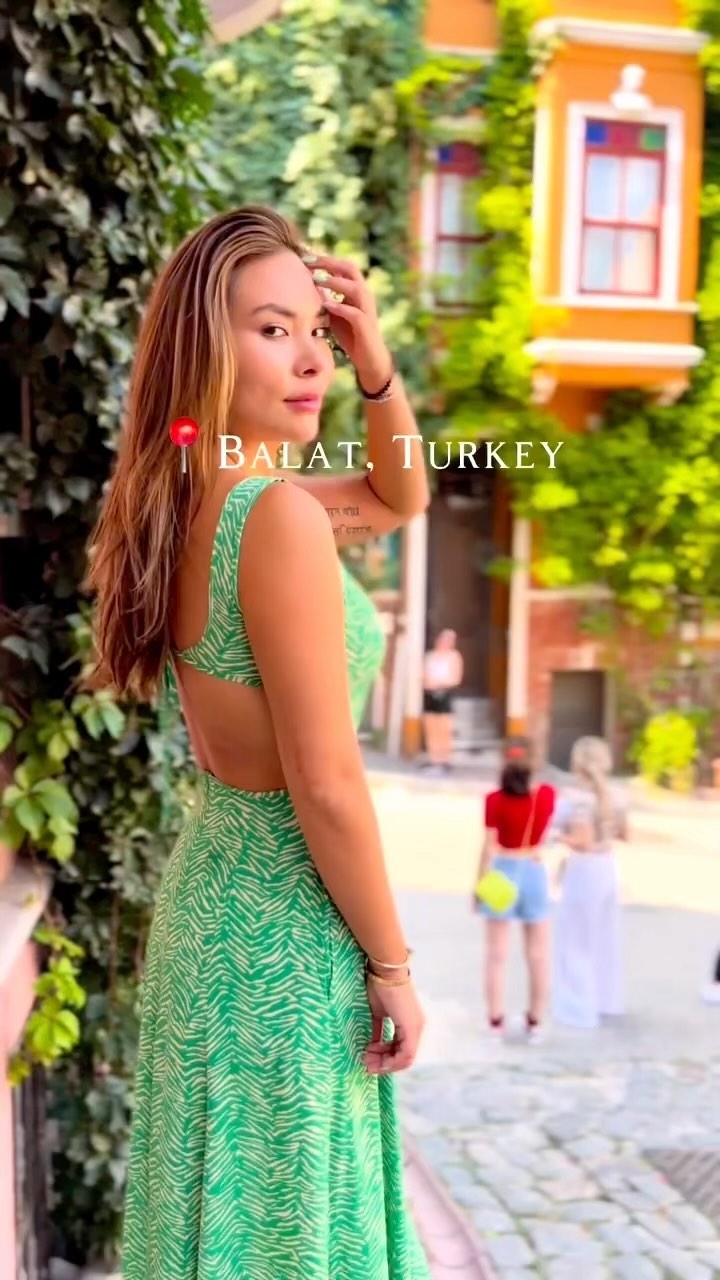 analyse_with_eunny в LOOKY. #fy,#fypシ,#fypage,#foryou,#foryoupage,#viralvideo,#video,#foryourpage,#fyp,#tiktok,#trending,#reels,#reelsinstagram,#wow,#viral,#turkey,#turkey🇹🇷,#turkiye,#i̇stanbul,#turkish,#travel,#travelling,#views,#house. Colourful cute house...