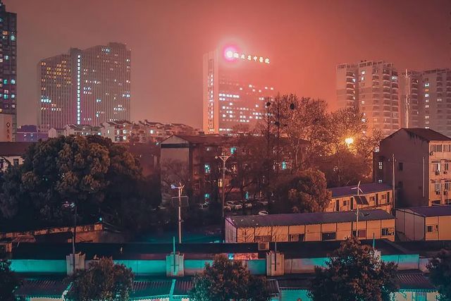 Frost HD в LOOKY. #night,#light,#city,#china,#street,#streetphotography,#atmosphere,#winter,#fog,#fyp. Оказывается фотограф...