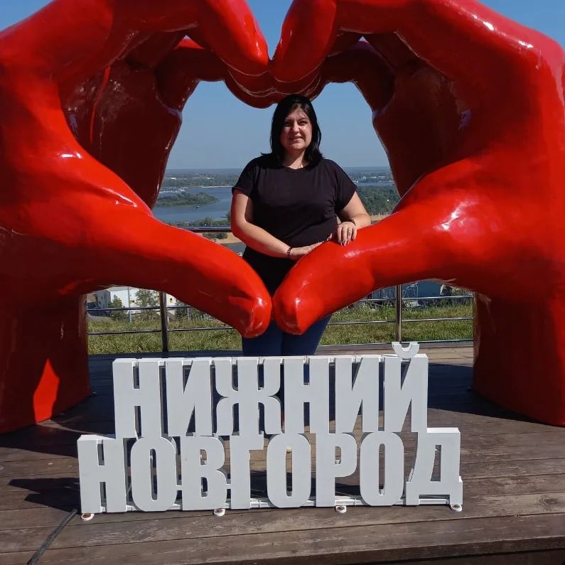 Счастье не должно быть в нашей жизни всегда…

Мы не можем быть постоянно счастливыми. Нам нужна передышка от счастья, иначе мы не будем искать еды, общения, не будем ставить целей и остановимся в развитии. Гормоны счастья, особенно серотонин, быстро разрушаются. Природа позаботилась о том, чтобы мы заслуживали эти гормоны, каждый раз, добиваясь цели.