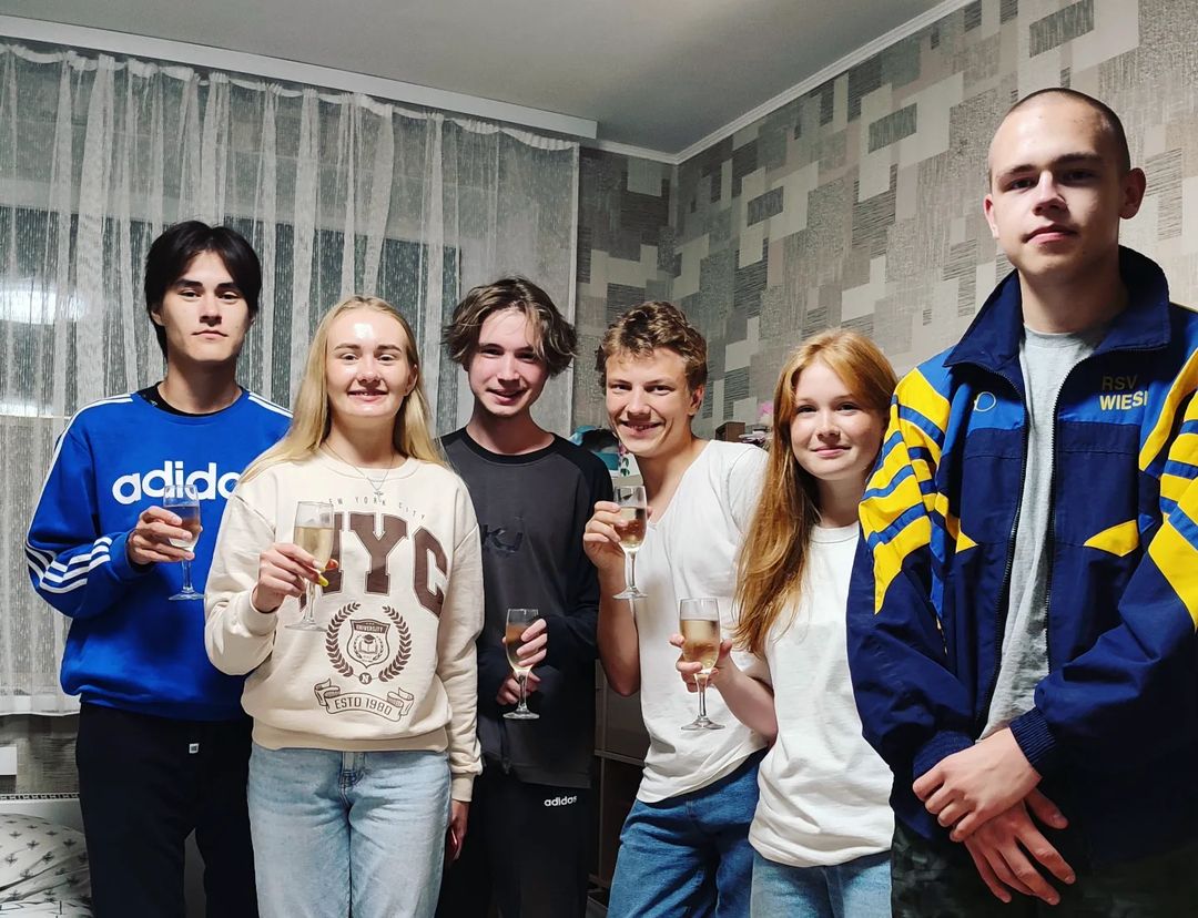 puhovaksenia в LOOKY — Милый, с 18-летием! Мы тебя очень любим! Хочу, чтоб у тебя в