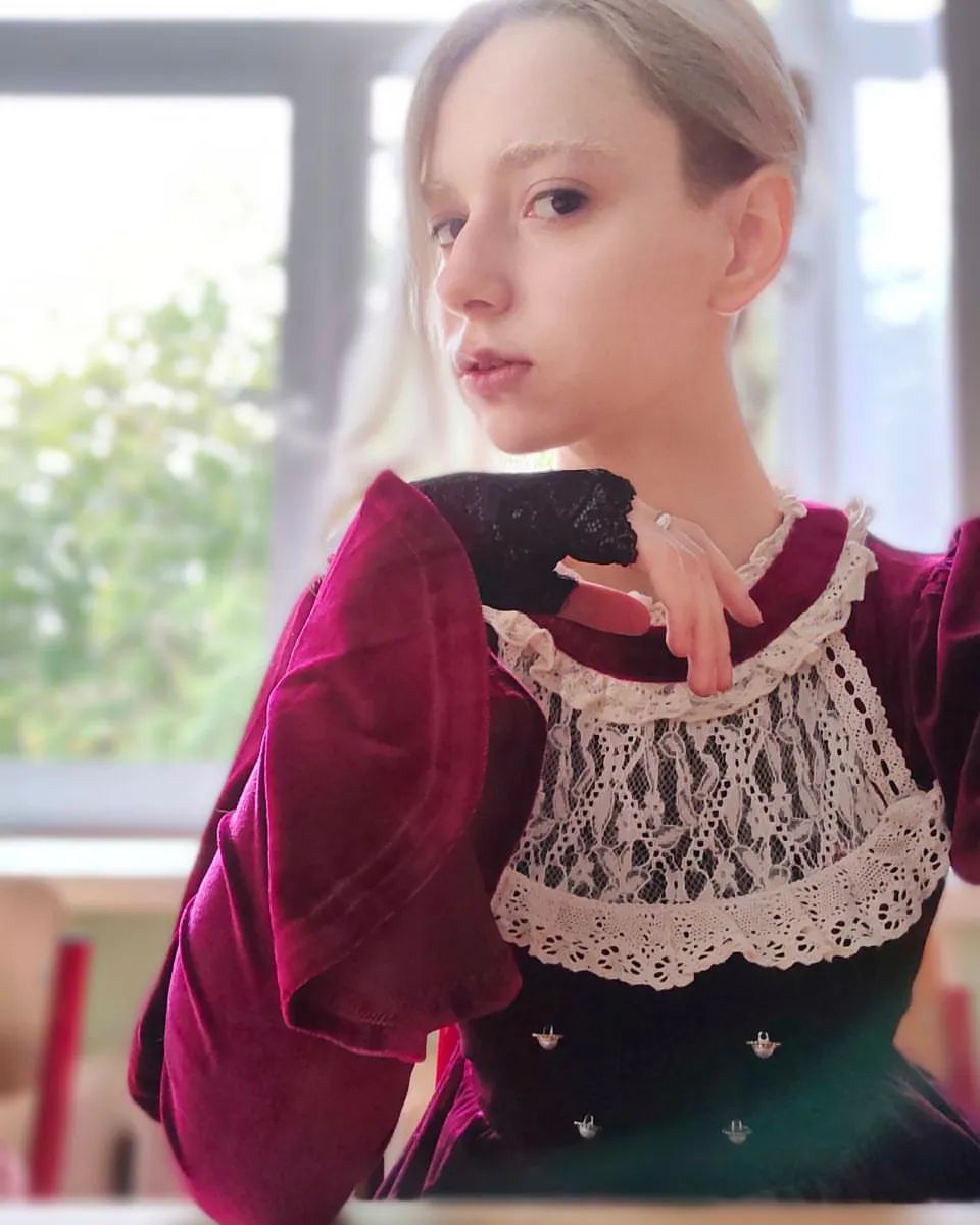 The best thing about being in university is the lack of uniforms. 
Observation:
People who didn't wear uniforms at school dress in usual  clothes, but those who did...
#gothgirl #lolitafashion #lolitagirl #gothiclolita #fashion #uniform