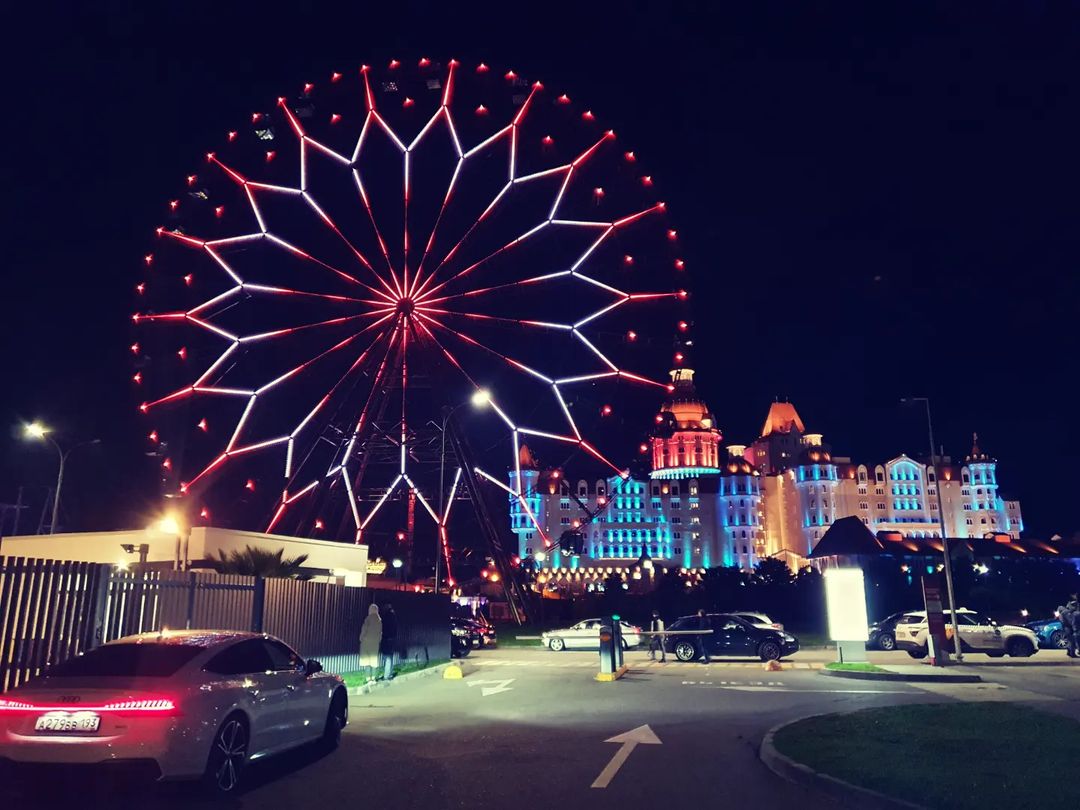 🎡 #олимпийскийпарк #прогулки #ночныепрогулки #фонари #свет #осень #уличноефото #парк #шоу #колесообозрения #поющиефонтаны
#фонтан #сочи #адлер #happylife #likeforlike #like4like #l4l #followme #folowers #foto #samsung