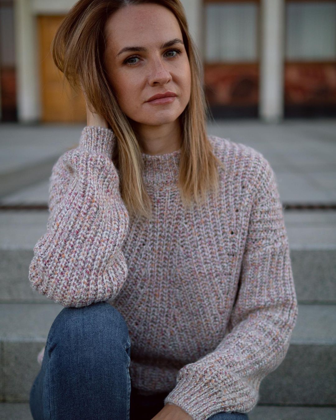 Магия атмосферного осеннего вечера и прогулка с @murmuliya

#kaluga #september #portrait #girl #canonm50 #canon #viltrox33mmf14 #canon32mmf14 #Калуга #август #прогулка #Кэнон #портрет #девушки