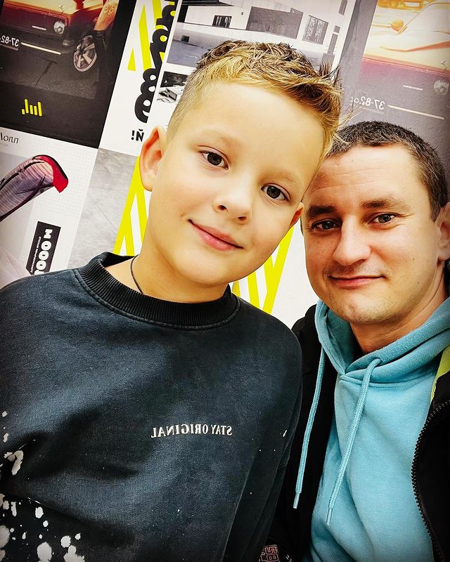 wunderbar27 в LOOKY. #барбер,#барбершоп,#барбершопплощадка,#бондаренко,#казань,#осень,#вшколу,#город,#семья,#сын,#моялюбовь. Раньше чтобы пострич...