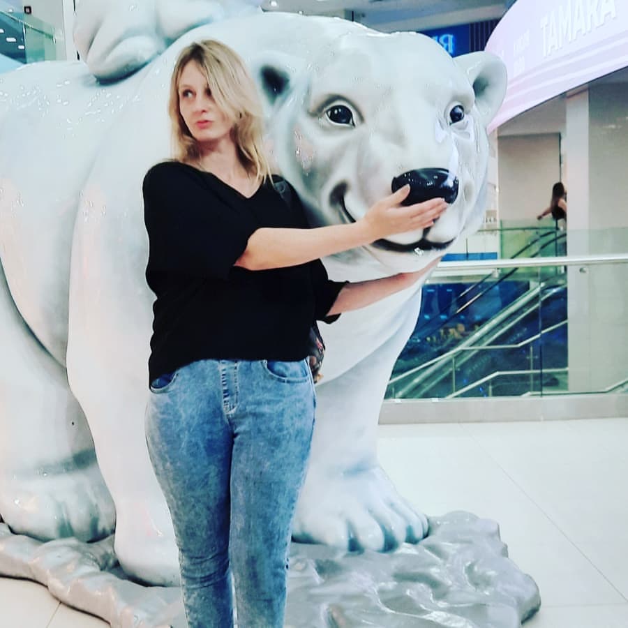 koldovstvo.mari в LOOKY — Где то на белом свете ,
Там ,где всегда мороз 
Трутся спиной