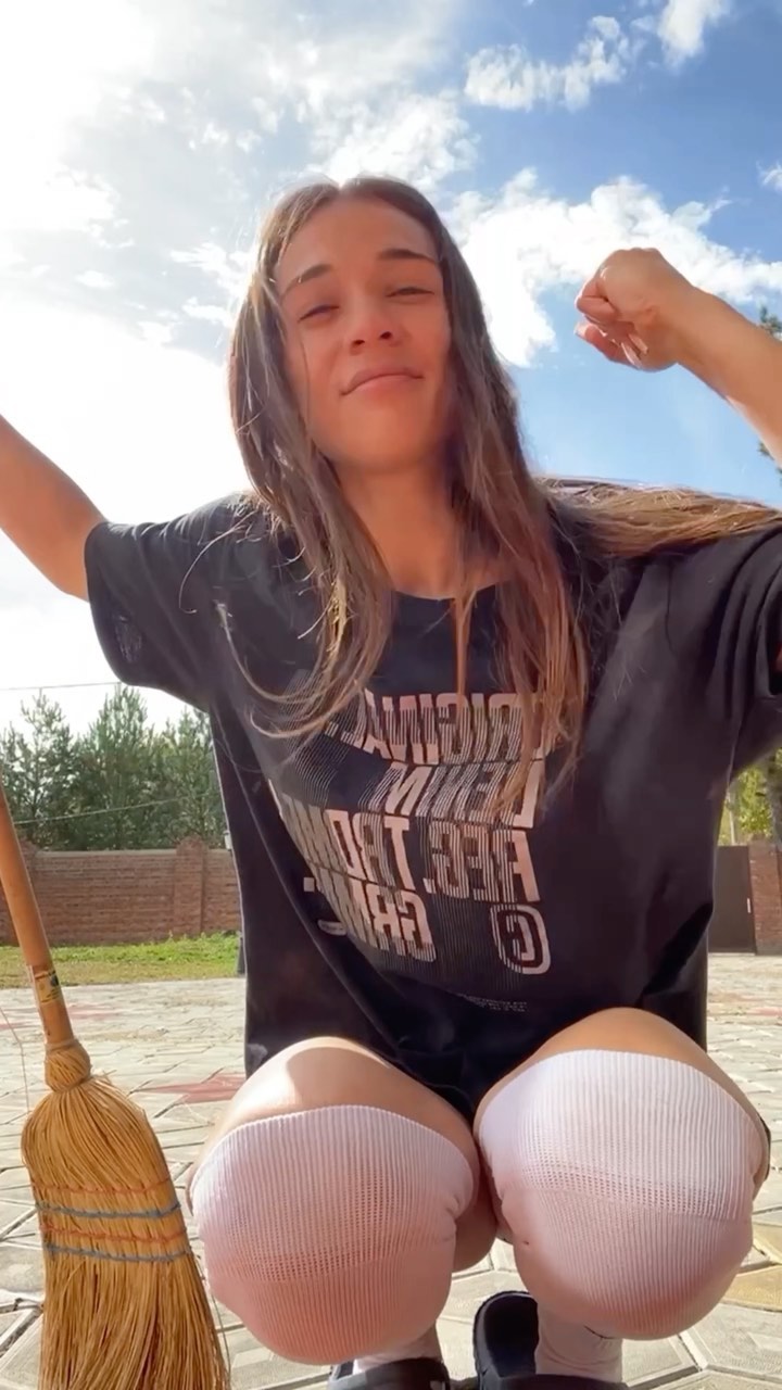 asyawtfk in LOOKY. . Попу кто-то наел🍑 р...
