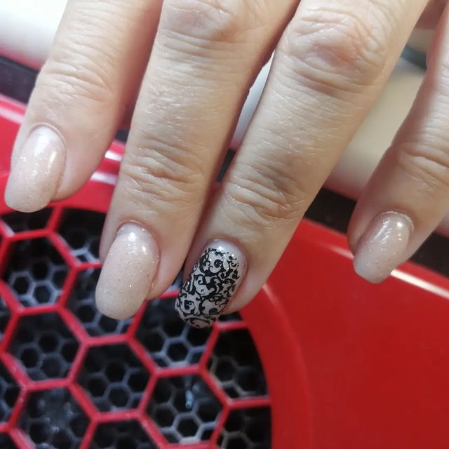 glazunovanail4910 в LOOKY. #ногтиполысаево,#красивыеногти,#красный,#стразы#слюбовью,#вашмастер. Здесь все относилось...
