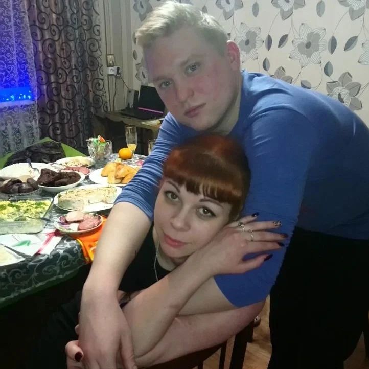 Вчера, 13.10.2022, было 5⃣ лет как мы вместе с @shter011 ❤❤❤
Солнышко моё 💋, с тех пор, как мы решили идти вместе по жизни, прошло 5 лет! Может отношения у нас не самые идеальные, но мне не нужно других! А всё потому, что у нас есть всё для того, чтобы быть самыми счастливыми. Да, бывают моменты, когда ругаемся, но мы справляемся со всем этим и идём дальше.  И надо сказать, у нас здорово получается, ведь за это время мы создали крепкую семью, родили прекрасную доченьку 🥰 Поздравляю тебя, любимый, с нашей годовщиной! 💗💗💗
#семьяШтер #семья #вместе5лет #люблю #любовь #доченька #вместенавсегда #самоеценное