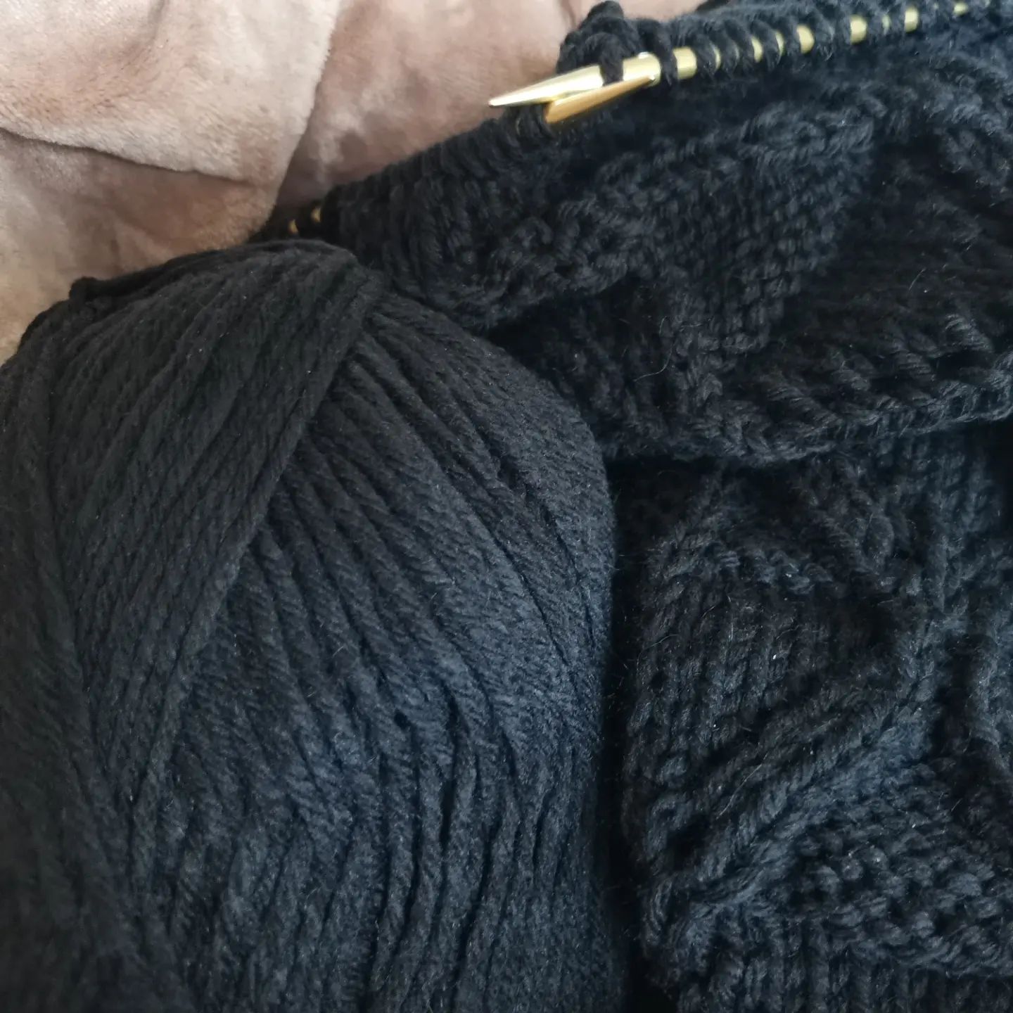 tomovna в LOOKY. #tomovna_knitting,#3days_scarf,#барнаул,#вяжушарф,#вяжунаспицах,#вяжуспицами,#российскаяпряжа,#пехоркамолодёжная,#вязаниевбарнауле. #tomovna_knitting 🧶...