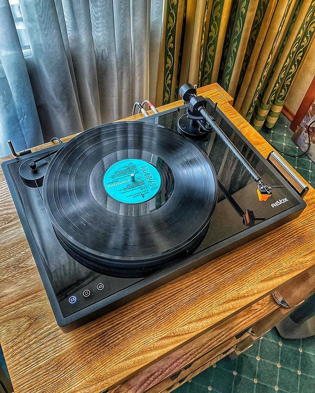 shcherbakovlive в LOOKY. #shotiniphone,#revox. #shotiniphone #revox