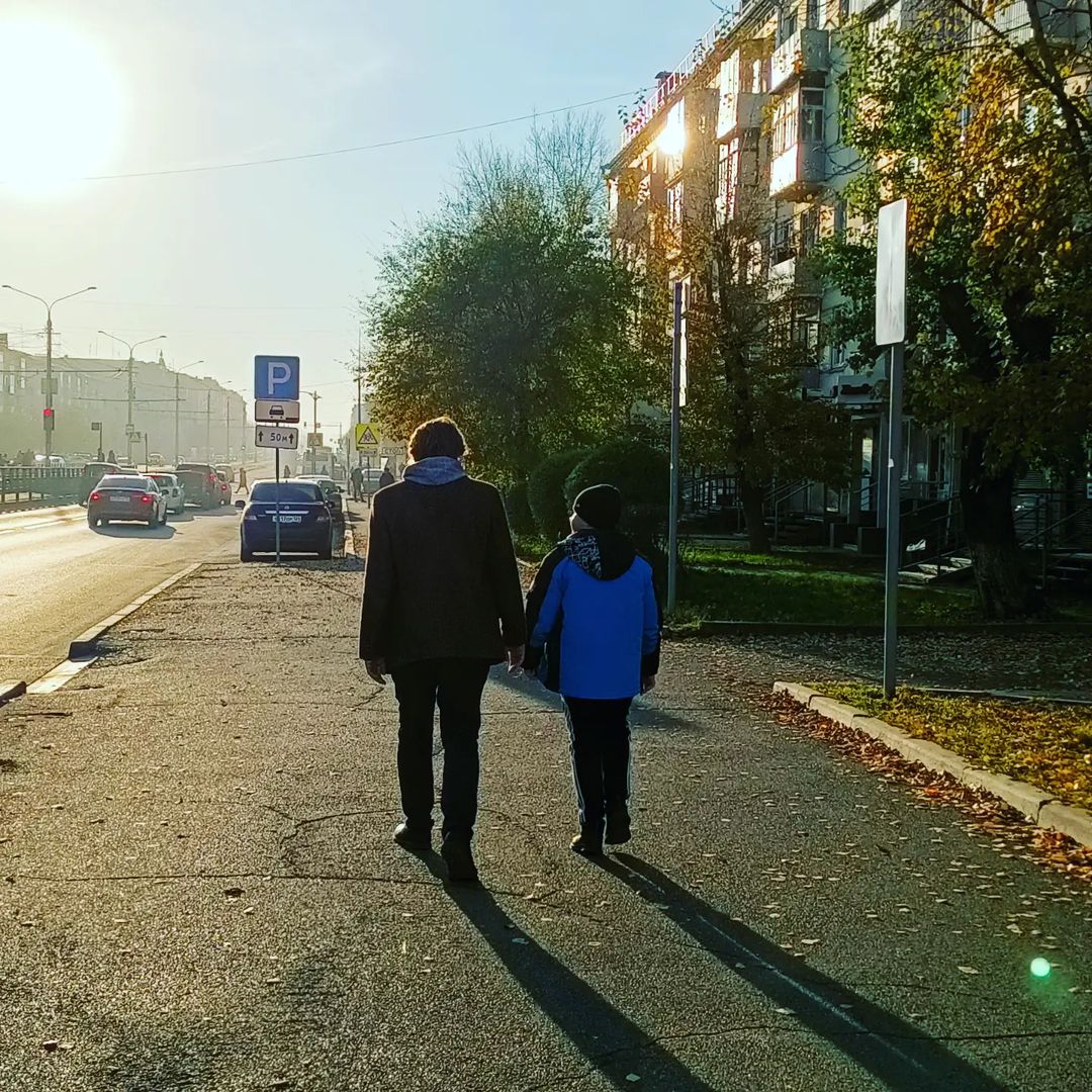 av_ermolina в LOOKY — А ещё оказывается,что сегодня День отца 😲 Вот они идут и о 