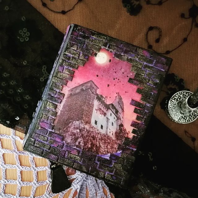 primavera_scrap в LOOKY. #путешествие,#скрапбукинг,#блокнот,#скрапбукингбалашиха,#блокнотручнойработы,#блокнотмиксмедиа,#балашиха,#подаркиручнойработы,#handmade,#limbaromana,#румынскийязык,#ручнаяработа,#блокнотназаказ,#миксмедиа,#mixmedia,#путешественница🐸,#Romania,#Europe,#Brasov,#Transilvania,#Румыния,#Европа,#Брашов,#Трансильвания,#Бран,#castelulbran,#romaniateiubesc,#romaniamea,#romaniafrumoasa,#halloween. Традиции неизменны, ...