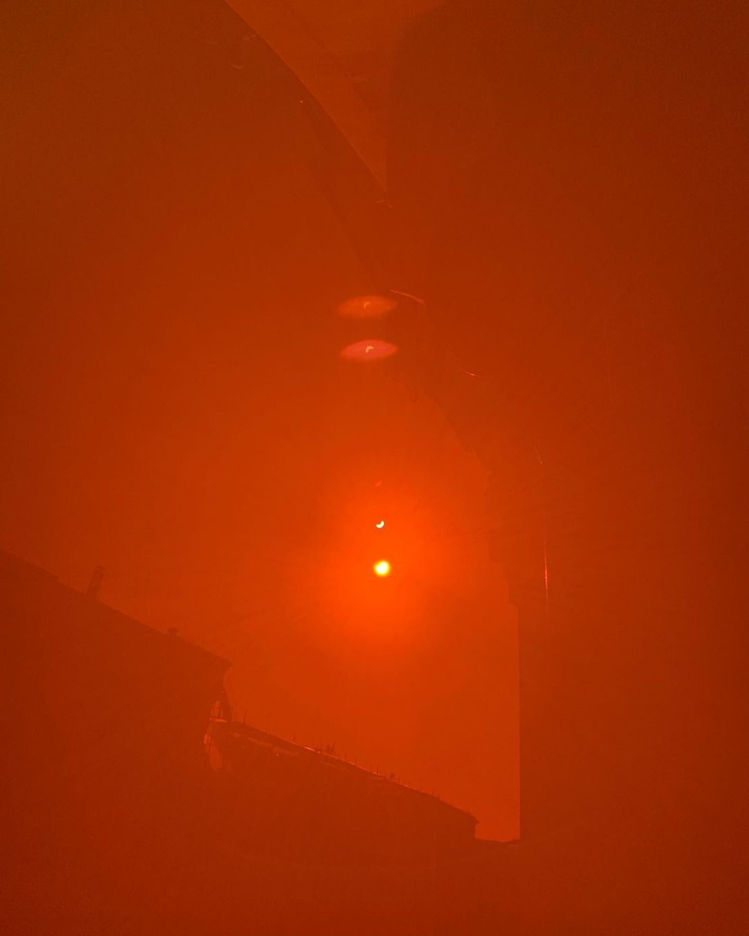 День повальной гибели дискет 💾 #sun #eclipse #moscow #red #sky