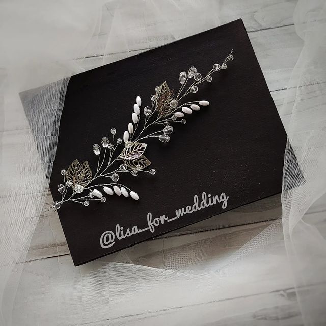lisa_for_wedding в LOOKY. #украшенияворонеж,#украшенияизхрусталя,#украшенияизкристаллов,#украшениявприческу,#диадемаручнойработы,#диадема,#тиара,#тиарадляневесты,#свадебныйгребень,#прическанасвадьбу,#прическаневесты,#веточкаизхрустальныхбусин,#веточкавприческу,#хрустальныйгребень,#украшениянавыпускной,#нежнаяневеста,#свадебныйнаряд,#свадебноеплатье,#веточкавприческу,#вприческу. Нежная веточка в при...