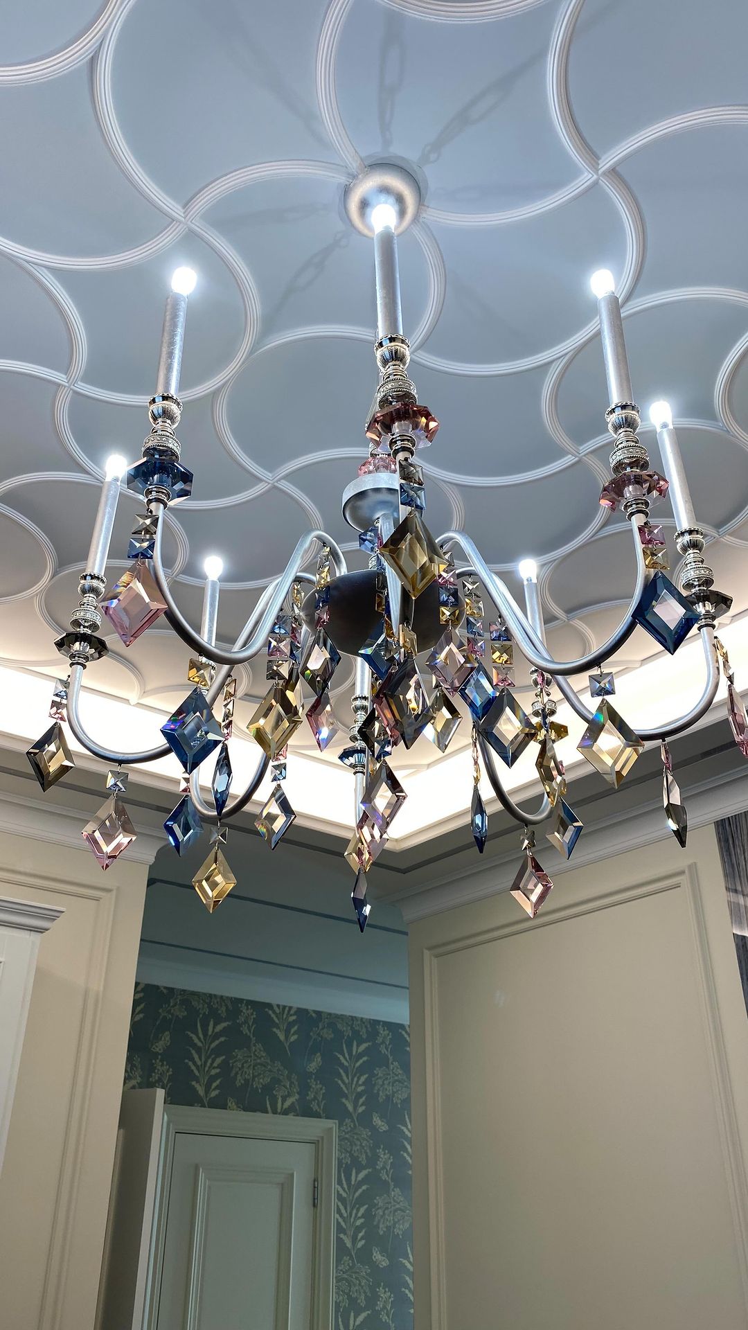 fundament.ru в LOOKY. #masiero,#italy,#luce,#reels,#reelsinstagram,#design,#гипс,#interiordesign,#гкл,#фундаментработает,#reelitfeelit,#люстра,#дизайнерскийсвет,#премиальныйсвет,#masierolights,#ремонтквартир. Потолок с фигурными ...
