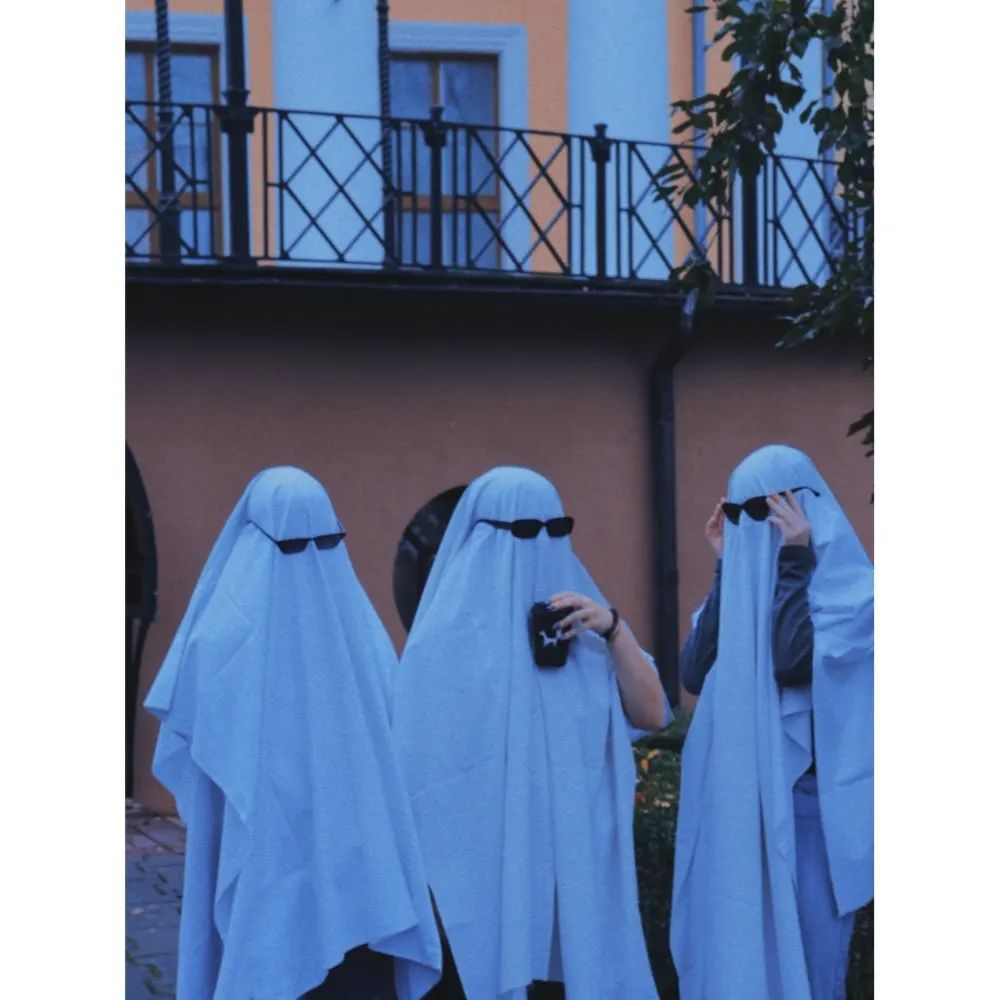 👻
°
°
°
My ghosts: @shinsylol @mmm.julia_
Ph: @pronya.pho