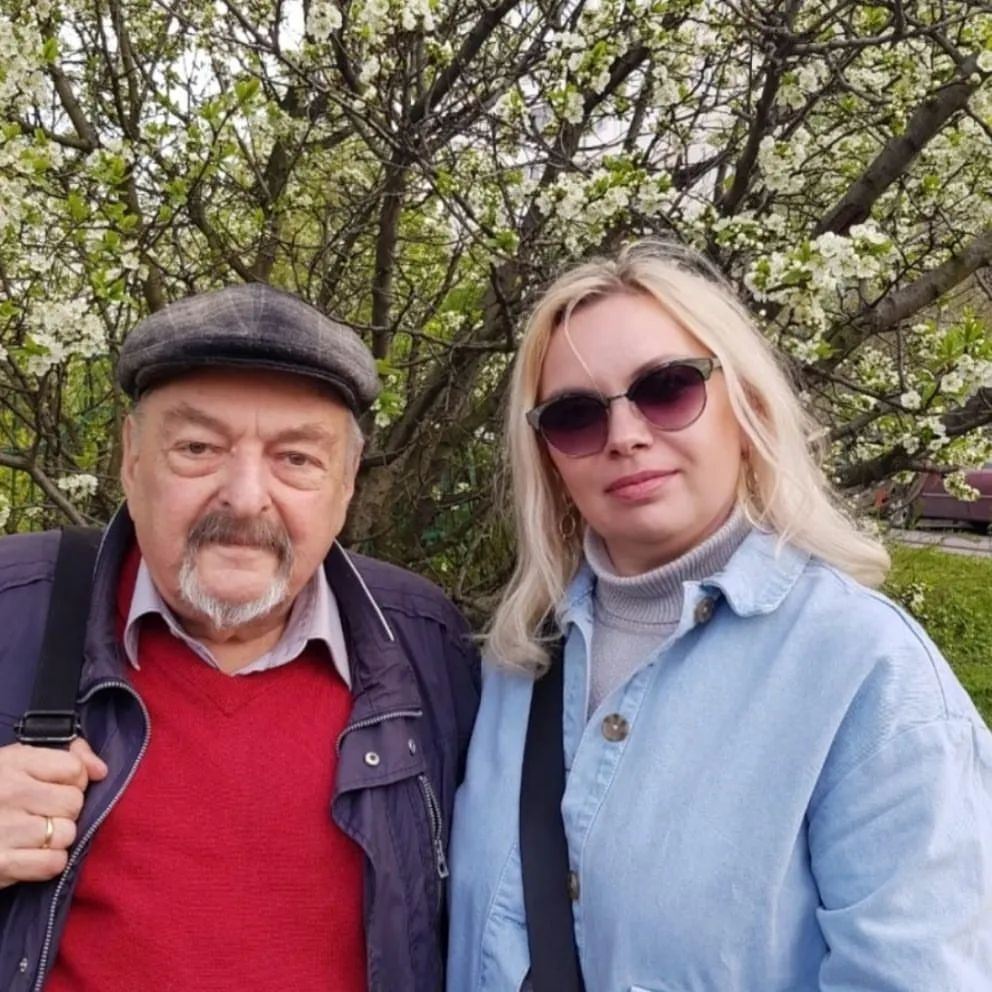 goodsexologanna в LOOKY — -Анечка  надо носить шарфик. Московские ветра холодные.  Бер