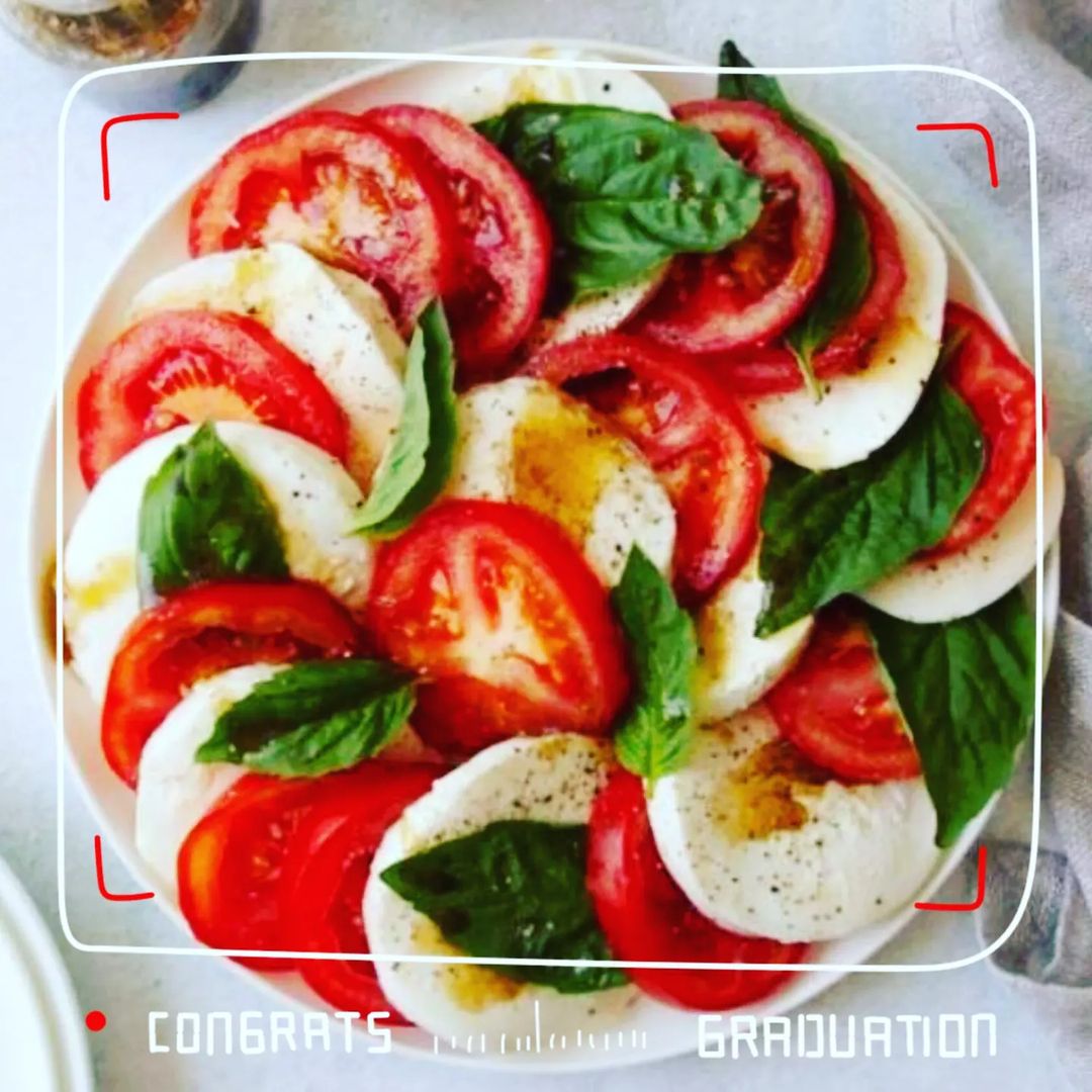 vkusno_bst в LOOKY — Капрезе

📖 Ингредиенты:

- Помидоры - 200 г. 
- Моцарелла -