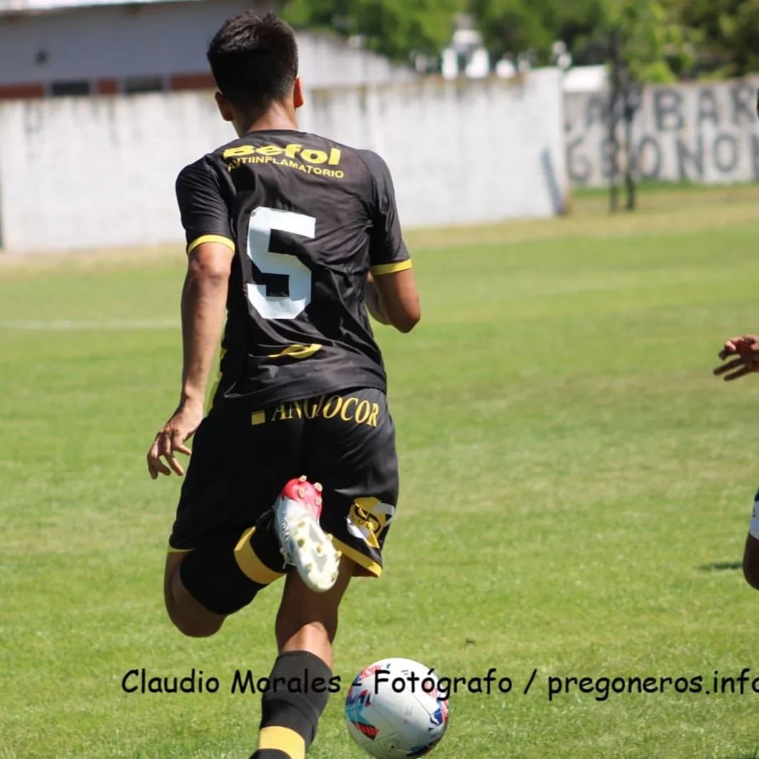 _nicoruiiz in LOOKY. . cerrando el año💛🖤