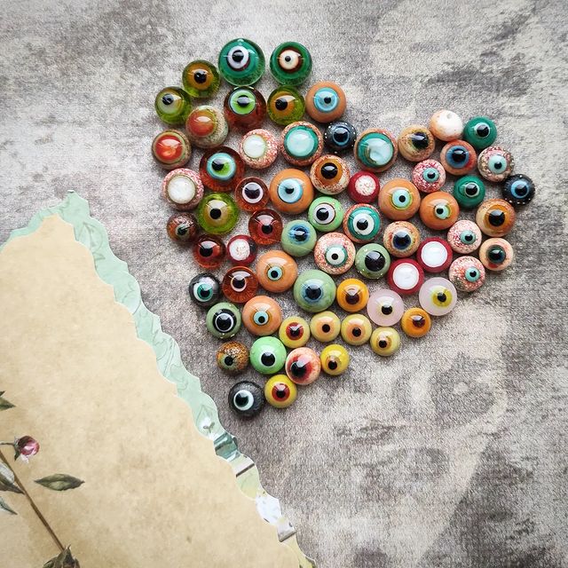 ekaterina__morozova_dolls в LOOKY. #игрушкиручнойработы,#игрушкиручнойработыназаказ,#коллекционнаякукла,#интерьернаякукла,#авторскакукла,#хендмейд,#лэмпворкбусины,#стеклодизайн,#глазаизстекла,#глаза,#материалдлятворчества. Глазюли любимые ❤️
В...