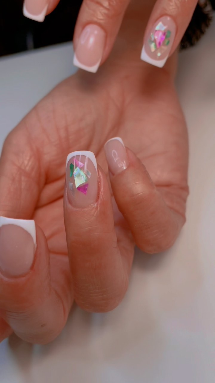 elenabris_nails в LOOKY. #френчманикюр,#маникюрбеговая,#моделированиеногтейбеговая,#моделированиеногтей,#внизрастущиеногти,#грифозныеногти,#дизайнракушка,#маникюрбеговаямск. Волшебный френч с ра...