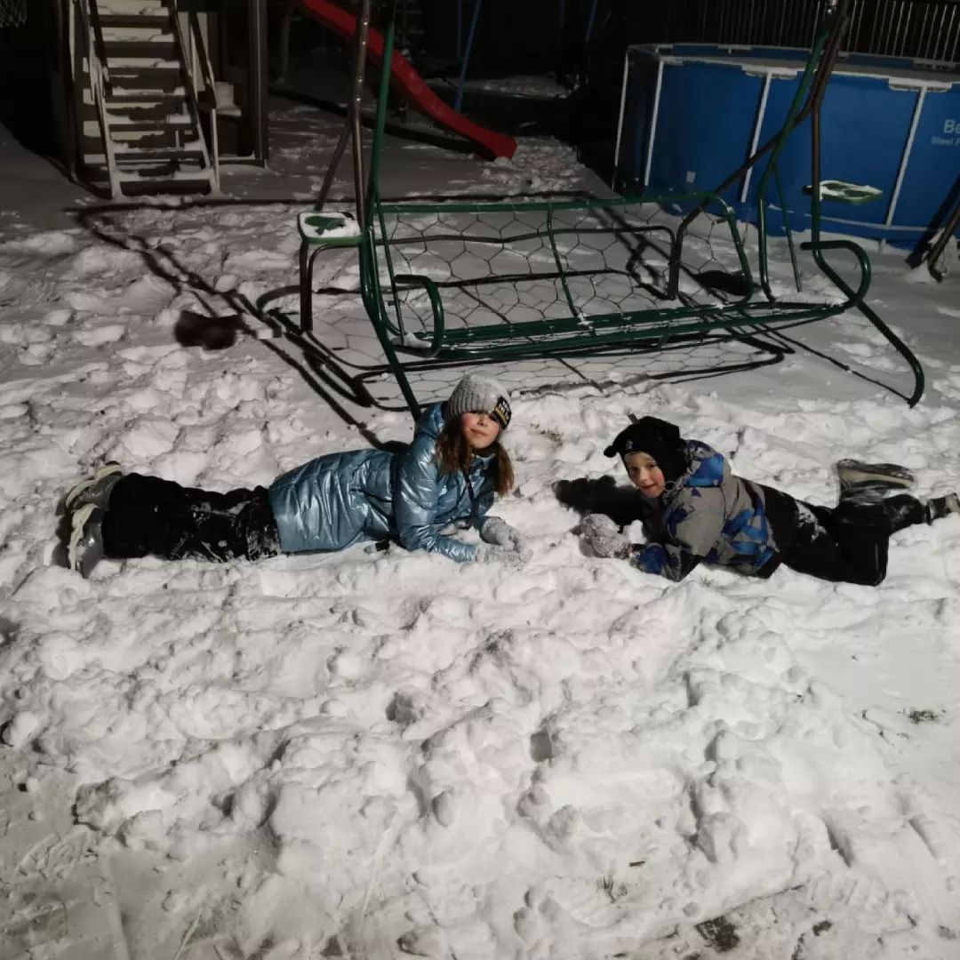 Наконец-то выпал снег, да ещё и каникулы! Дети в восторге! 🥰

#семья
#дети