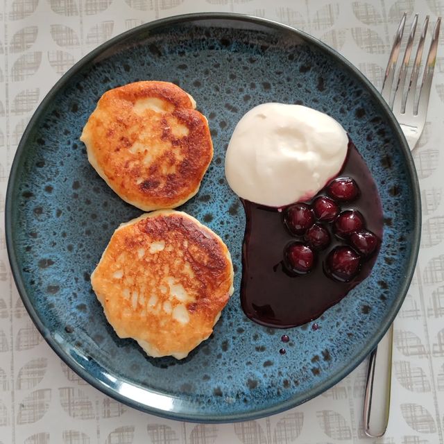 eda_i_dacha в LOOKY. #завтрак,#вкусныйзавтрак,#сырники,#таворожники,#готовимдома,#едимдома,#рецепт,#рецепты,#рецептсырников. Любимый многими завт...