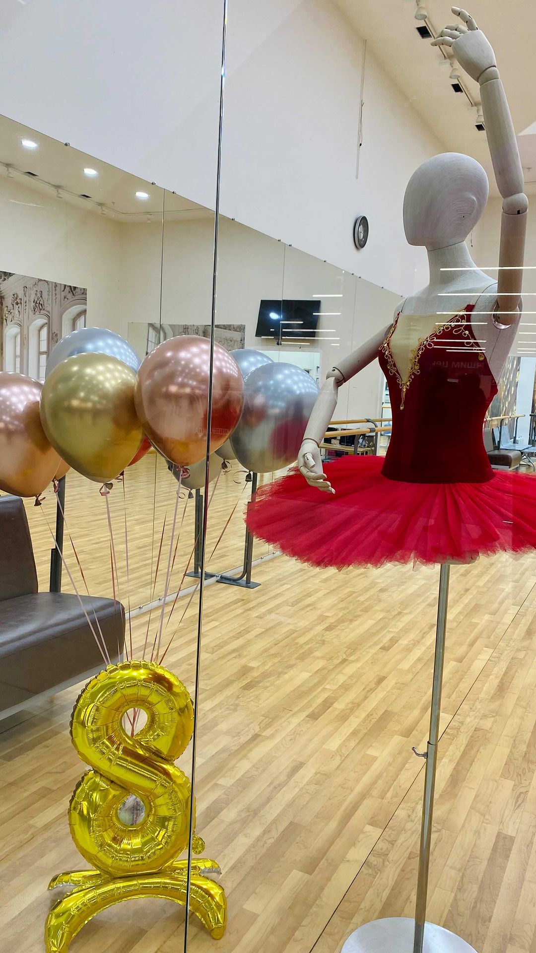 Студия Балета "Болеро" в LOOKY. . Ураааа нам 8 лет 🎈
...