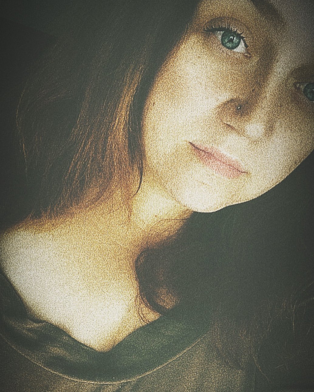 Мне совершенно не важно, что думают обо мне люди. Все мои поступки, будь они плохие или хорошие, обдуманные или спонтанные и есть моя жизнь. Я рискую, прощаю, люблю, ненавижу, радуюсь, огорчаюсь, иногда забегаю вперед, иногда боюсь и не решаюсь. Жизнь дана мне один раз. И я живу так, как я хочу!
