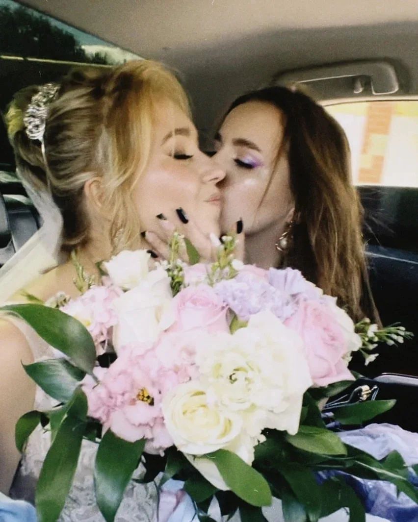 Here comes the bride💜