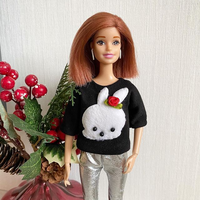 takoe_hobbi в LOOKY. #зима2022,#барбимода,#подготовкакновомугоду,#скороновыйгод,#шьюдлябарби,#шьюдлякукол,#символгода2023,#шьюсама,#шьюодеждудлякукол,#кукольнаяодеждаручнойработы,#кукольнаяодежда,#стильнаякуколка,#ручнаяработа,#белыйкролик,#идеидляновогогода,#мойкукольныймир,#кукольнаяфотосессия,#фотографдляинстаграм,#barbiephoto,#barbiedoll,#barbieinstagram,#barbiehandmade,#barbieclothes,#dollclothing,#barbiehandmadeclothes,#barbiestyle,#barbiegram,#instadoll,#handmadebarbiefashion,#dollphotogallery. Я немного выпала из ...