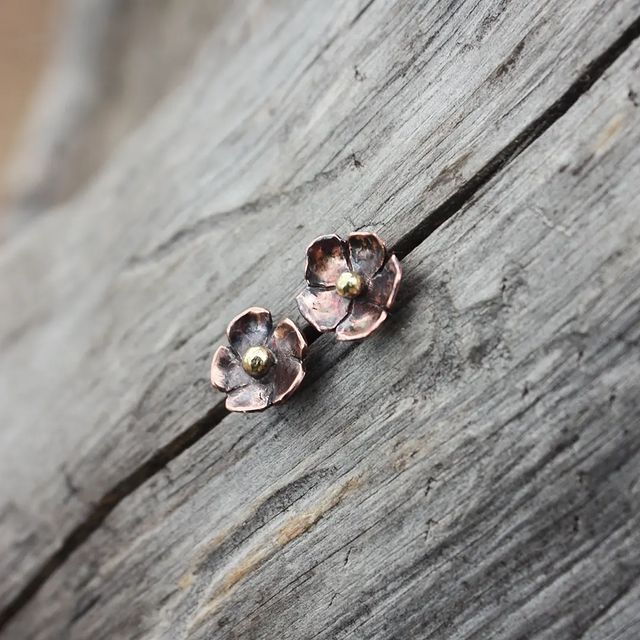 ostrov.v.more в LOOKY. #jewelry,#flowers,#earrings,#handmadejewelry,#copper,#серьги,#медь,#латунь,#цветы,#украшения,#ювелирныеукрашения,#ручнаяработа,#байкал,#ольхон. мои первые серьги. 
...